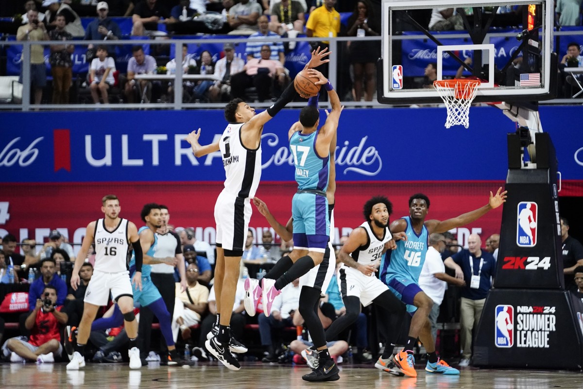 San Antonio Spurs forward Victor Wembanyama (1) attempts to block a shot from Charlotte Hornets guard Amari Bailey (17) during the second half at Thomas & Mack Center.
